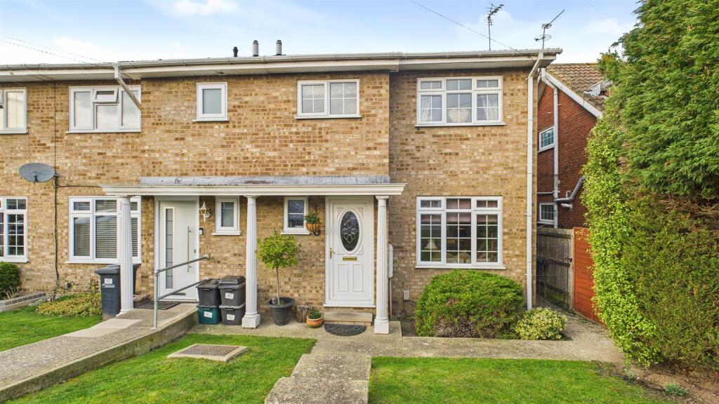 Main image of property: Grovedale Close, Cheshunt