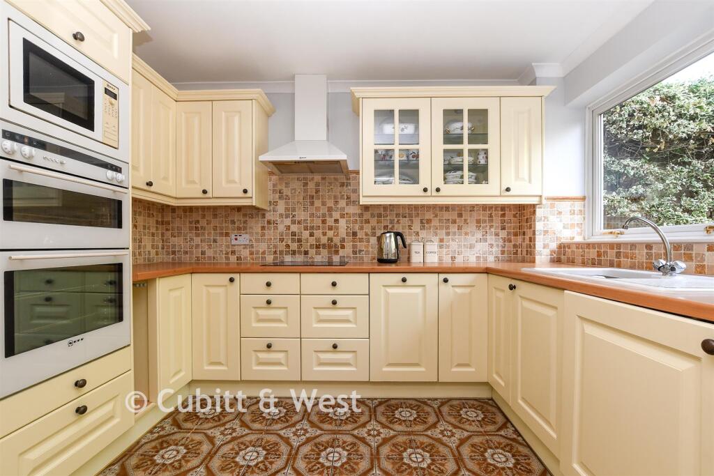 House in Reigate and Banstead, Surrey - View 3