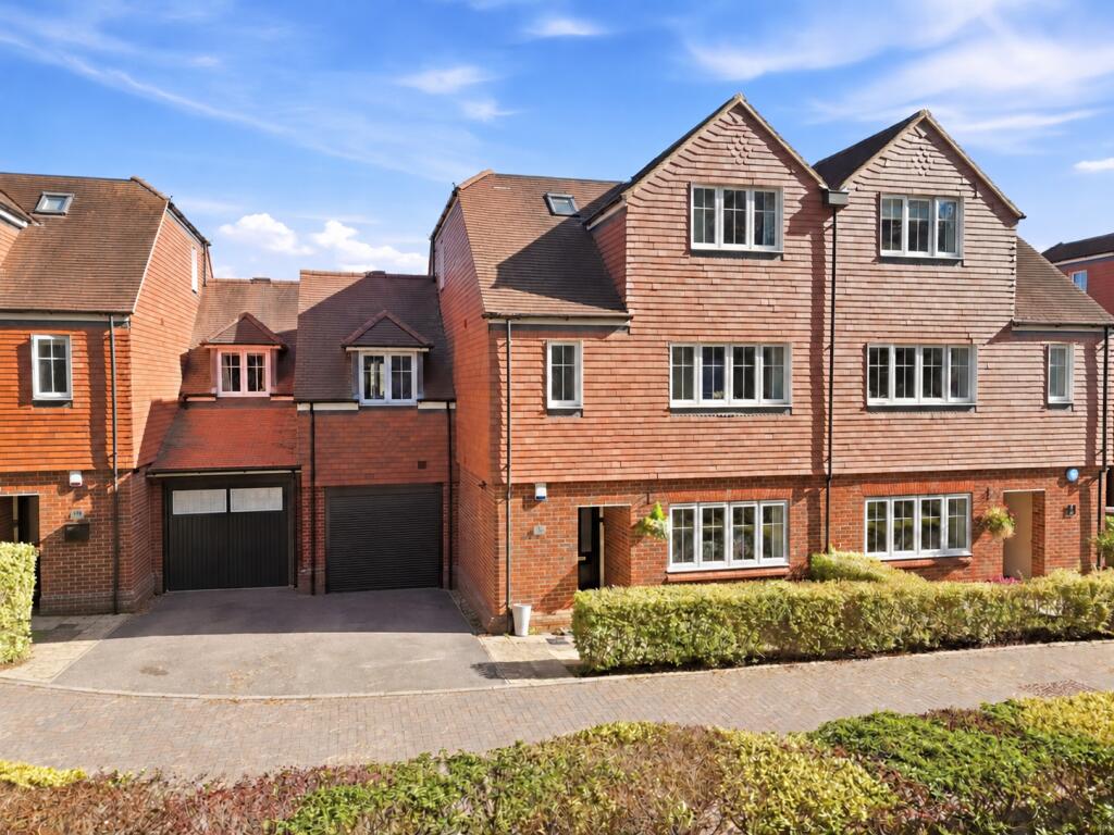 Main image of property: Scott Close, Kings Park, St. Albans, Hertfordshire, AL3