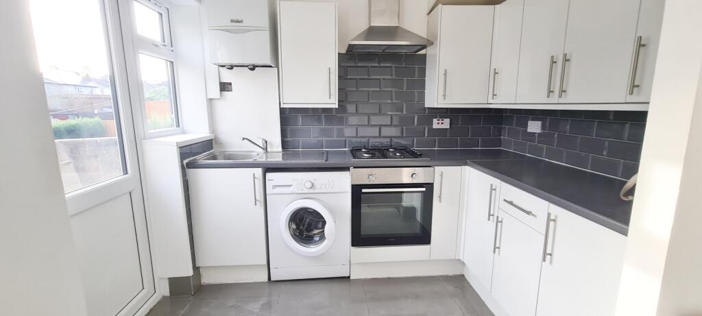 Main image of property: 26 Jarrow Road, Chadwell Heath, Essex, RM6 5RH, UK