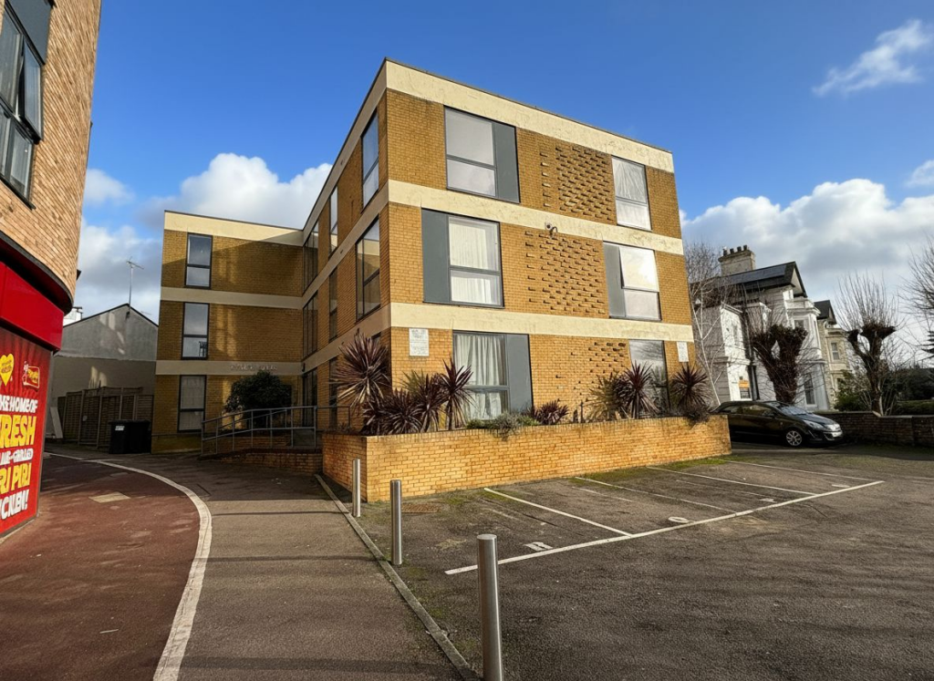 1-bed apartment on Elwick House Elwick Road, Ashford, Kent, TN23 1AU, £97,500