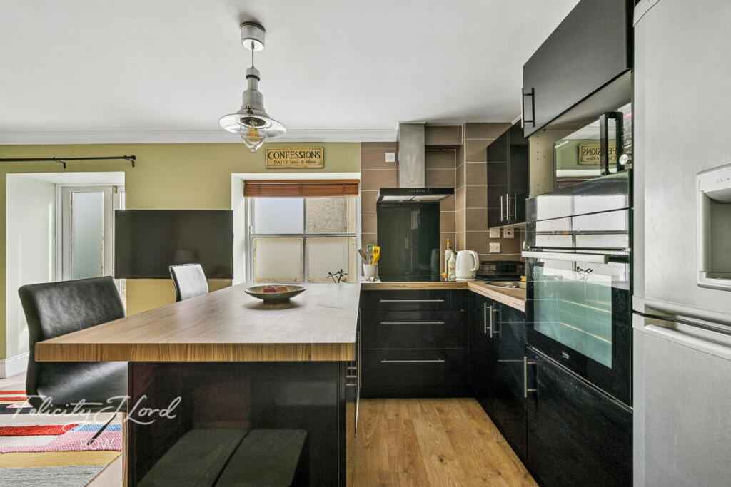 Apartment in London - View 5
