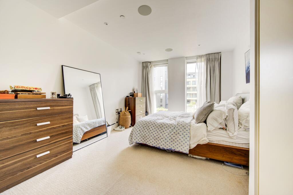 Apartment in London, Sands End, Fulham - More