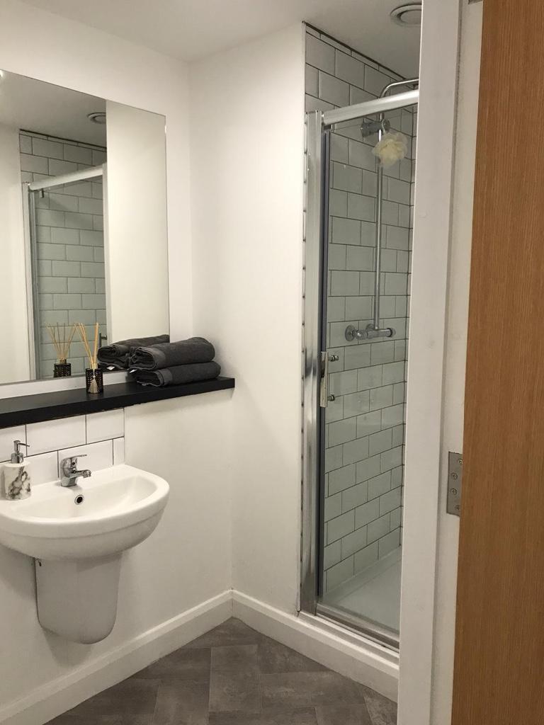 Apartment in Liverpool, St George's Quarter / Cultural Quarter, Vauxhall - View 4