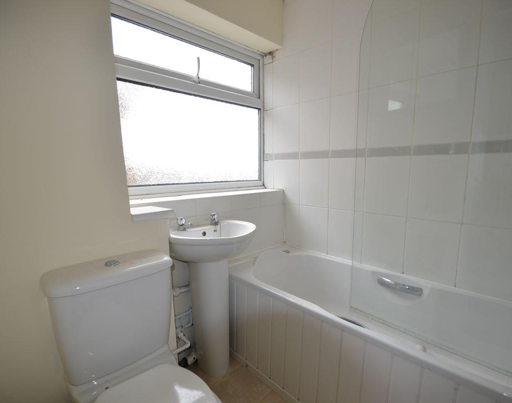 15 Okehampton Avenue, Evington, Leicester, LE5 5NS photo 4