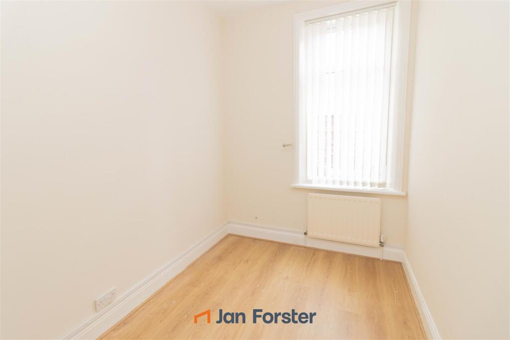 Apartment in North Tyneside, North East - More