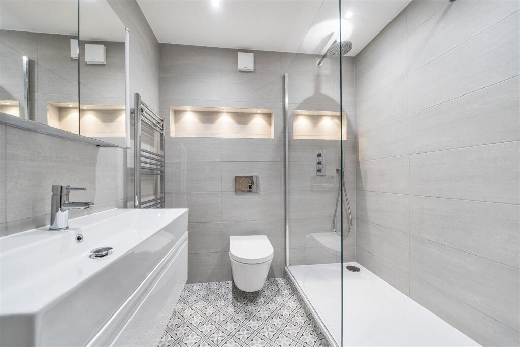 Apartment in London - View 5
