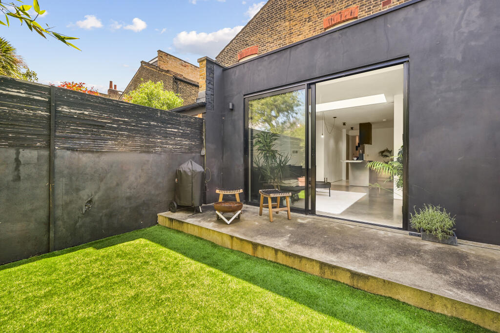 Apartment in London - More