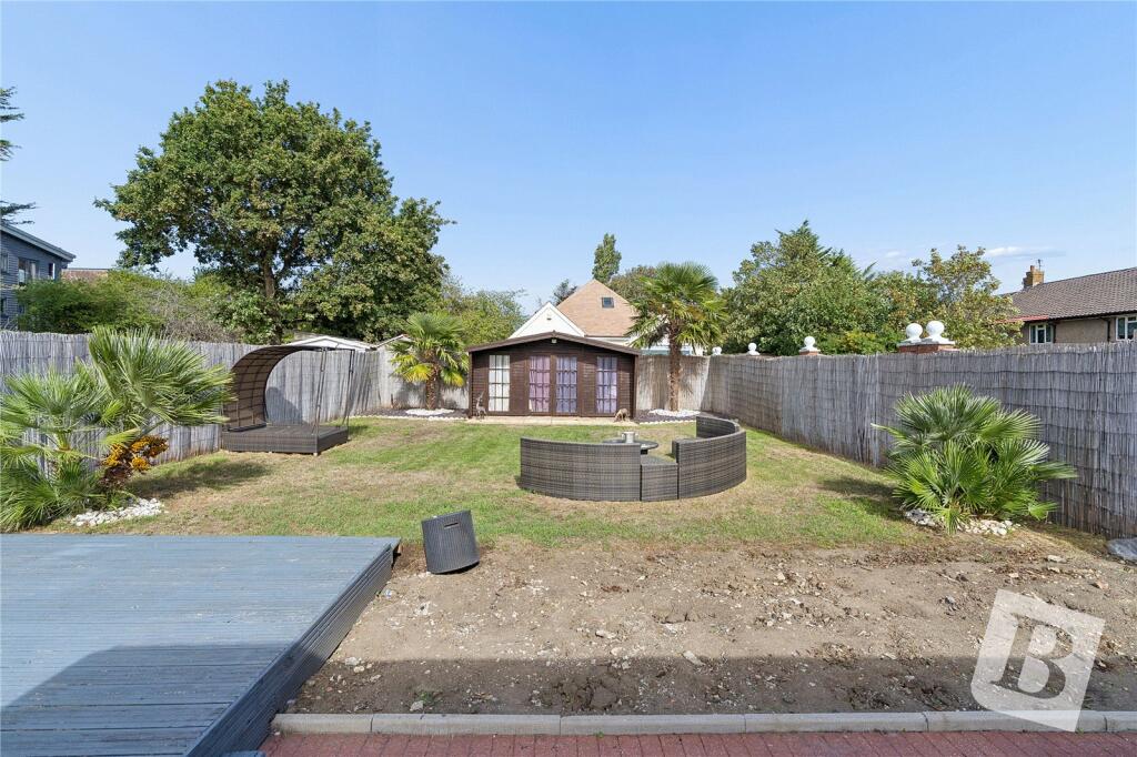 House in Romford - More