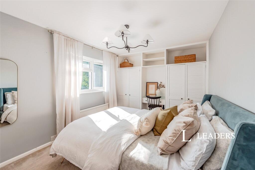 House in Tandridge, Godstone - More