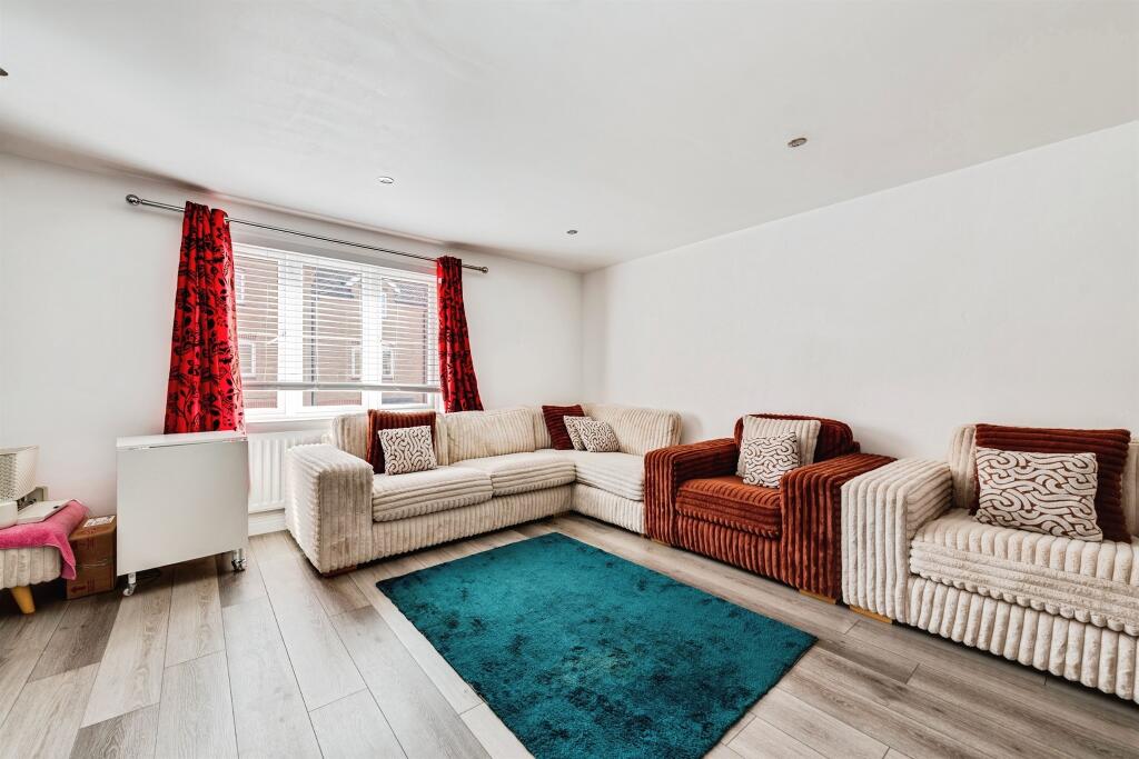 House in Swindon - View 4