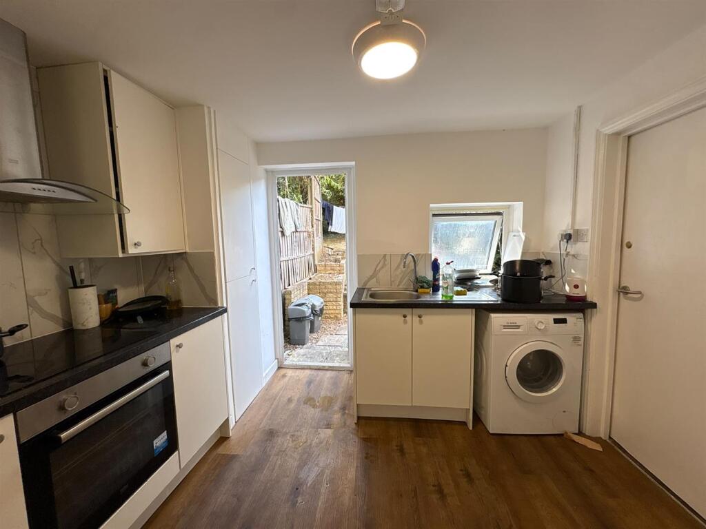 Hazel Grove, Hatfield photo 4