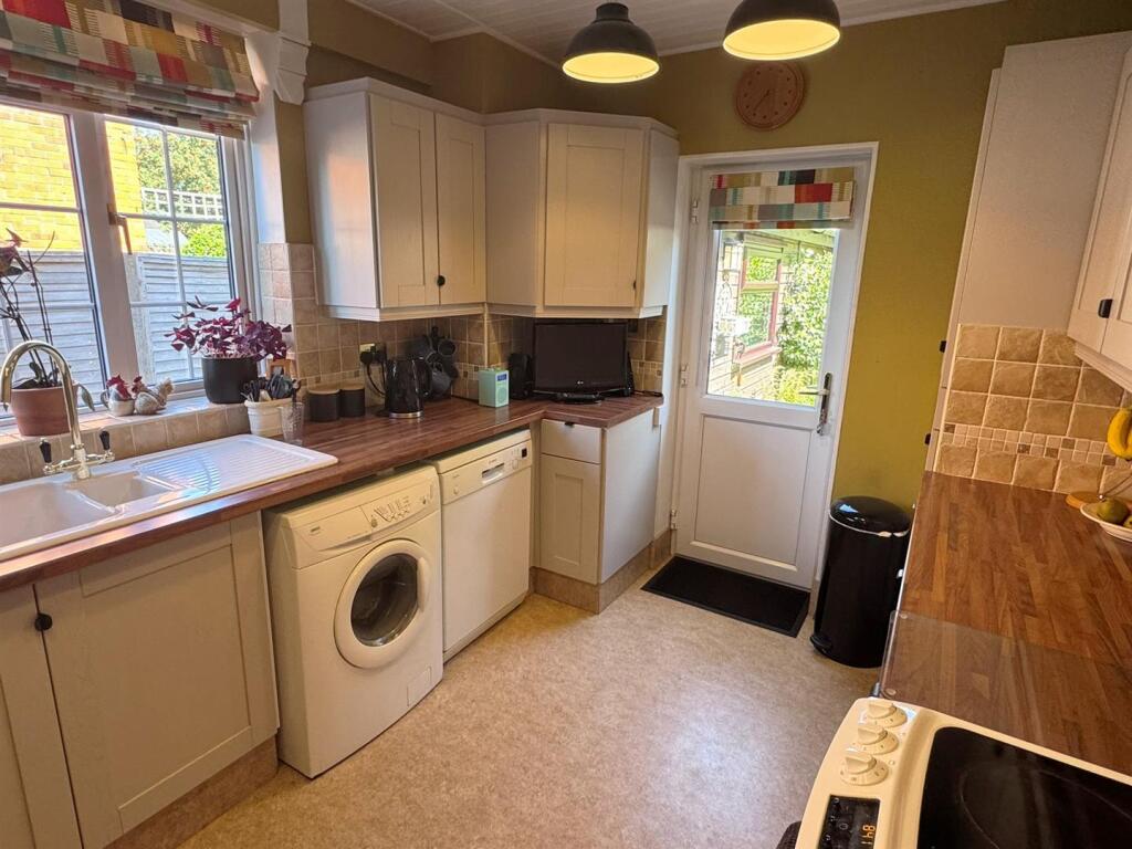 House in Newbury, West Berkshire - More