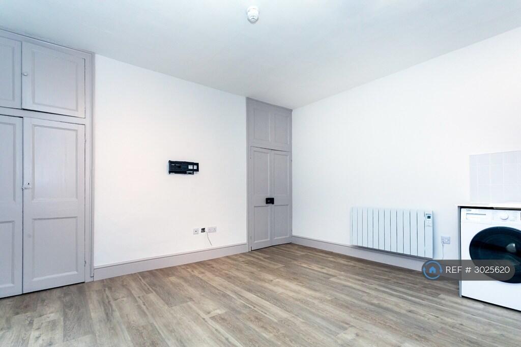 Apartment in Milton Keynes - View 4