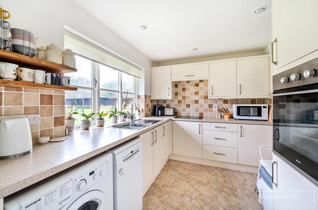 Bagshot Road, Ascot, Berkshire, SL5 photo 3