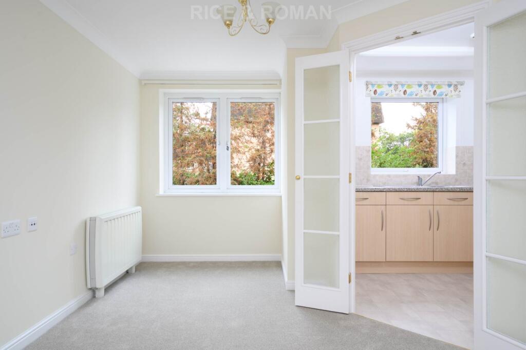 Apartment in Runnymede, Addlestone - View 3