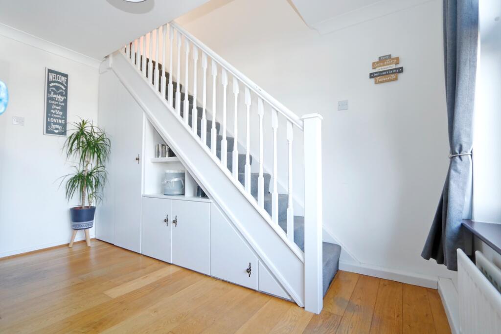 Sherwood Crescent, Benfleet, Essex photo 3