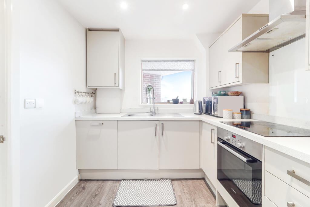 Apartment in Sutton - View 5