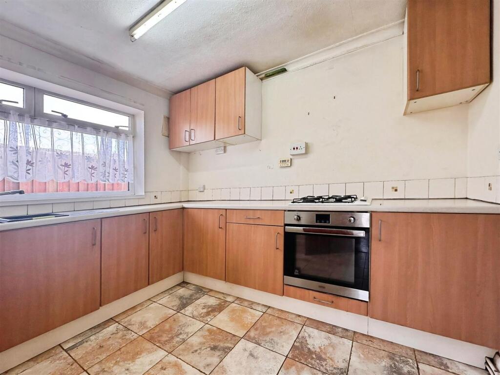 Hillsborough Crescent, Glen Parva, Leicester photo 5