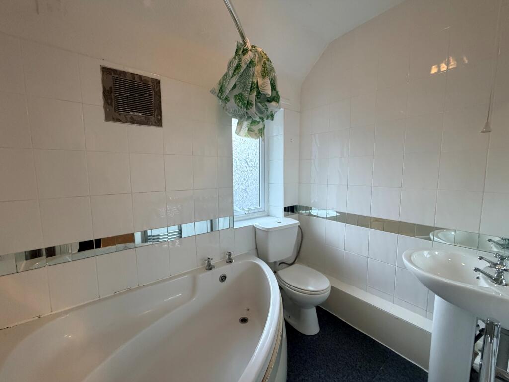 House in Manchester, Greater Manchester - More