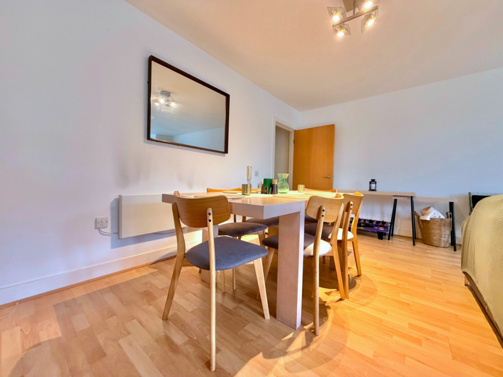 Apartment in Manchester - More