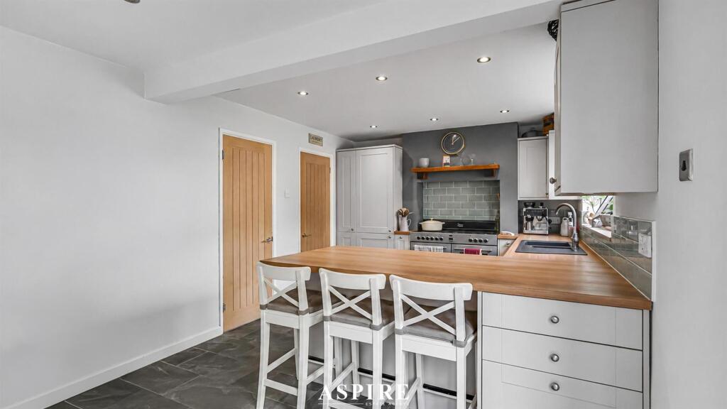 House in Southend-on-Sea - View 4