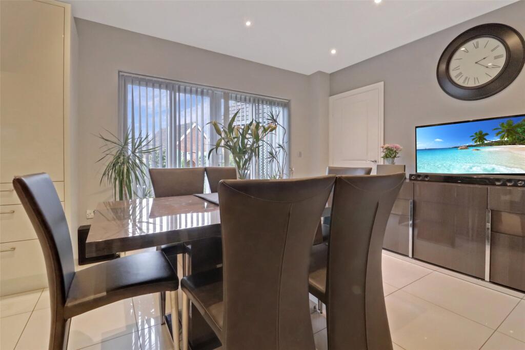 15, Hughes Gardens, Bideford, Devon, EX39 photo 4