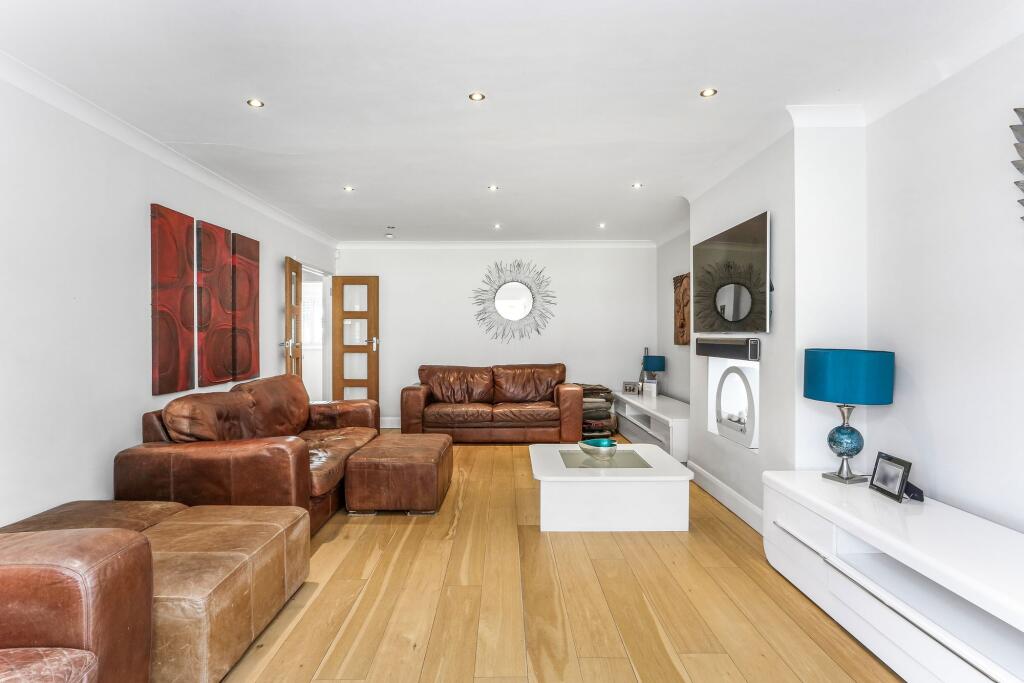 House in Banstead, Nork - More
