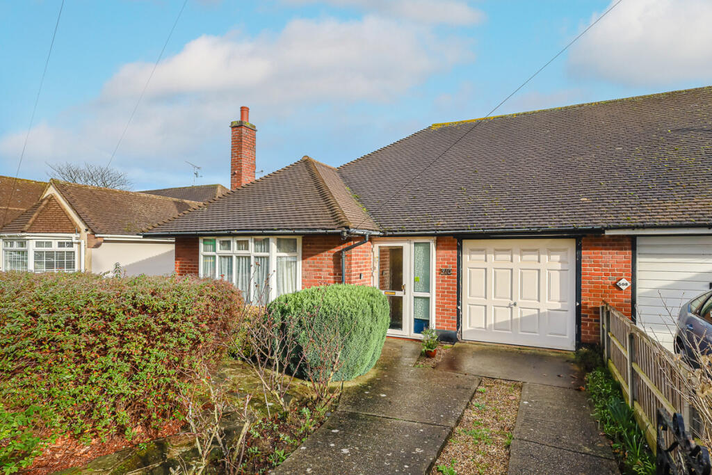 2-bed semi-detached on Elmsleigh Drive, Leigh-on-sea, SS9, £375,000