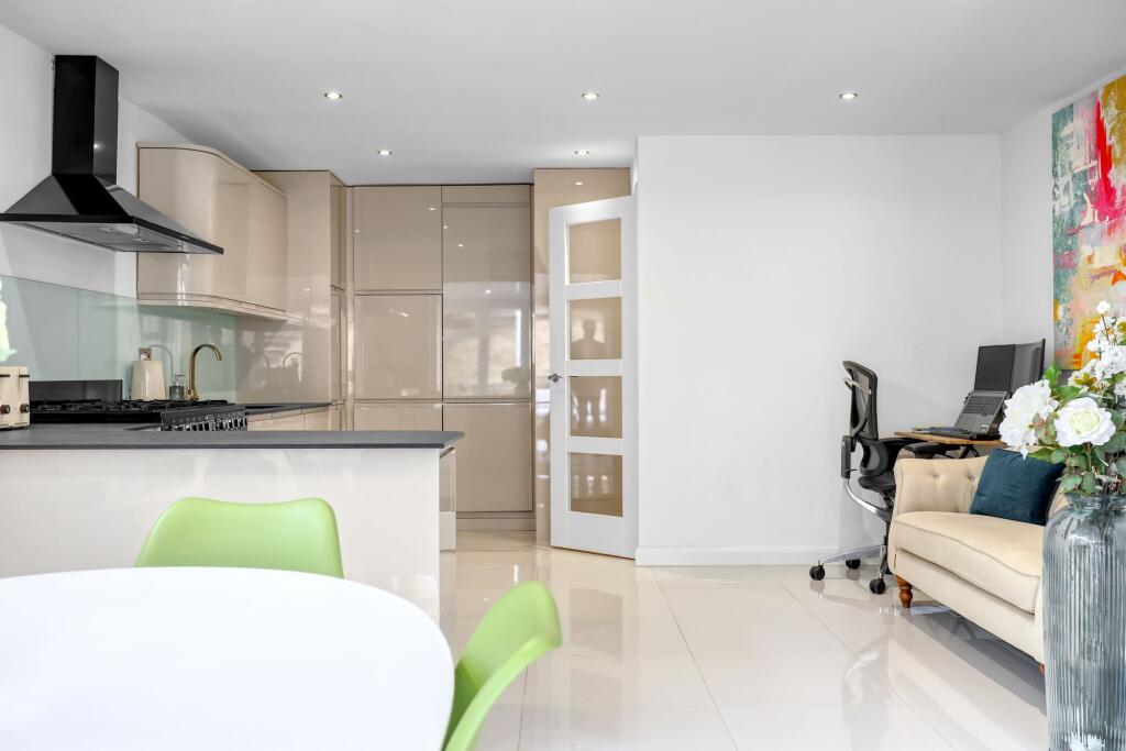 House in East Hertfordshire, Ware - View 5