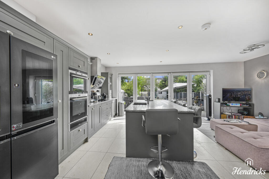 House in Southend-on-Sea - View 2