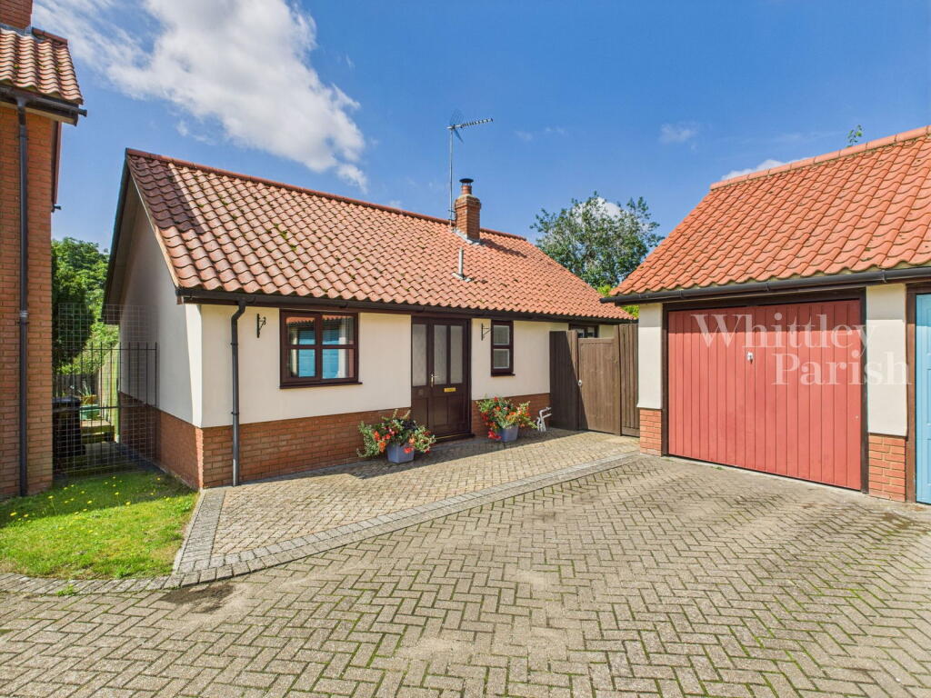 2-bed detached on Yew Tree Court, Scole, £230,000