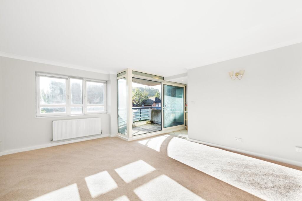 Apartment in Purley - View 3