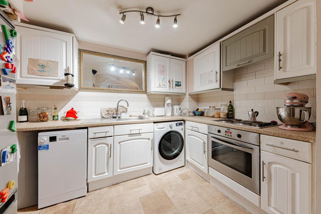Apartment in Faversham, Preston - View 5