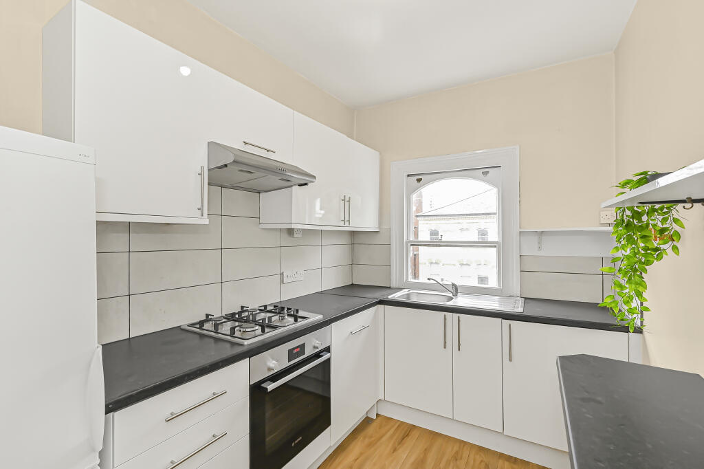 Apartment in London - View 5