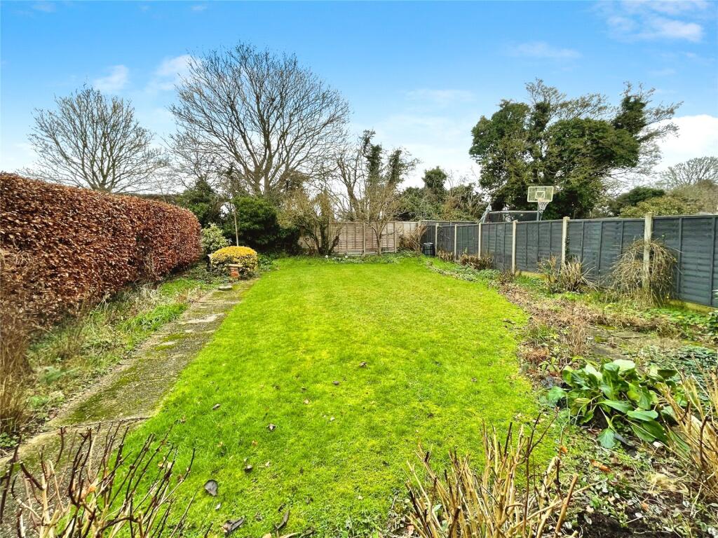 Hawkenbury, Harlow, Essex, CM19 photo 3