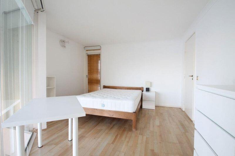 Main image of property: Large Double Room in a professional flat share situated in a Riverside development, Surrey Quays