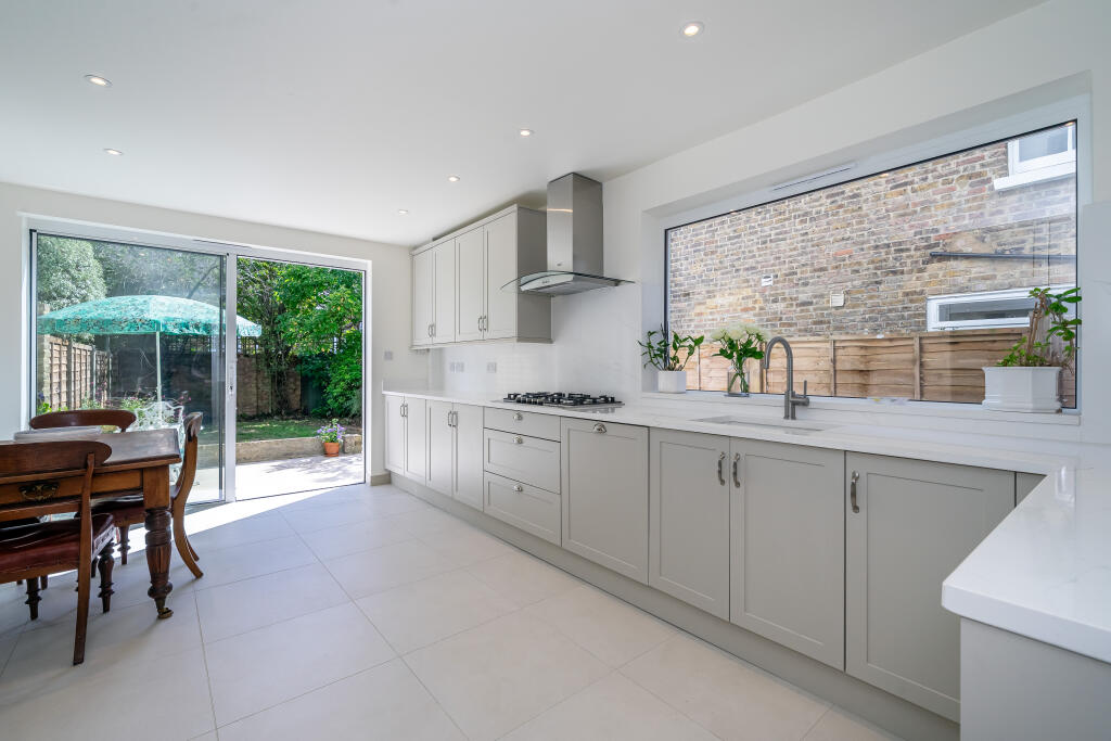 House in London - View 2