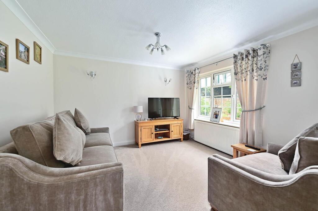 House in Basingstoke and Deane, Buckskin - More