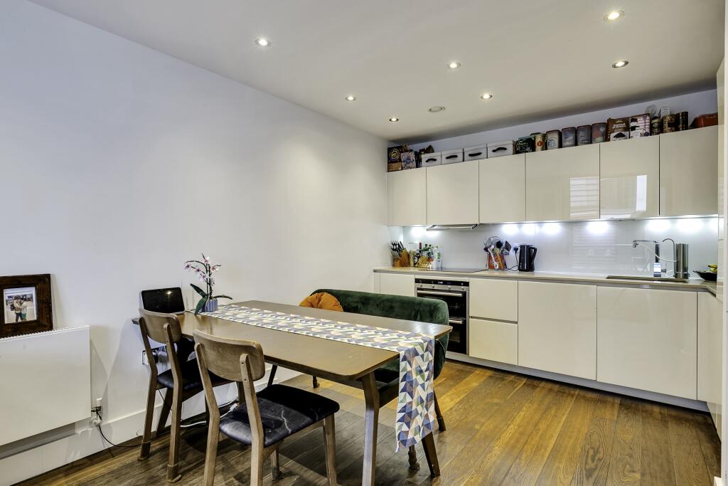 Rainsboro House, East Putney, SW15 – další