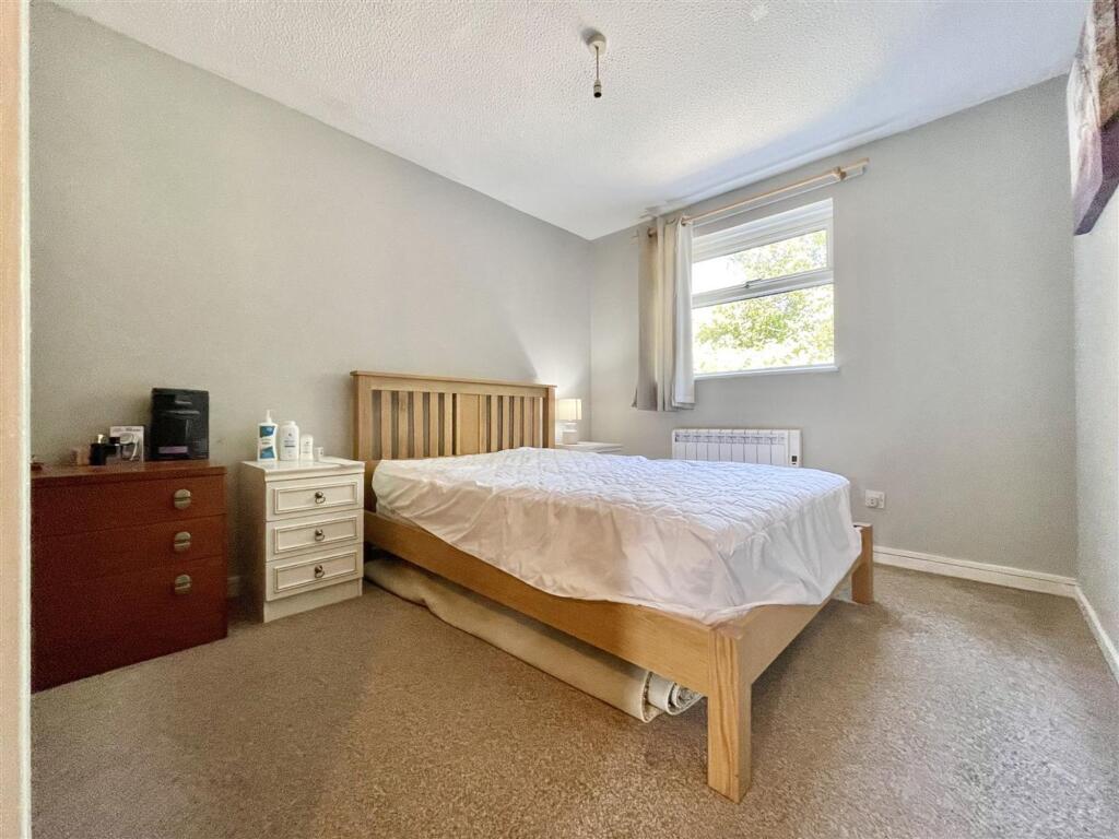 Apartment in Dorchester - More