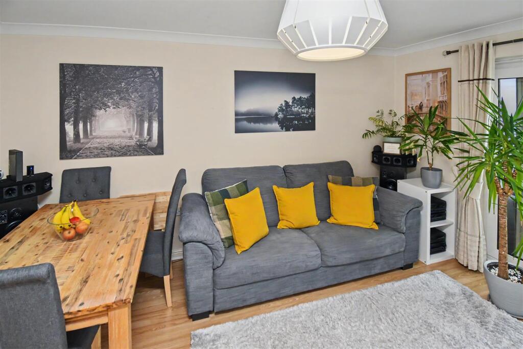 House in Oakley Vale, North Northamptonshire - More
