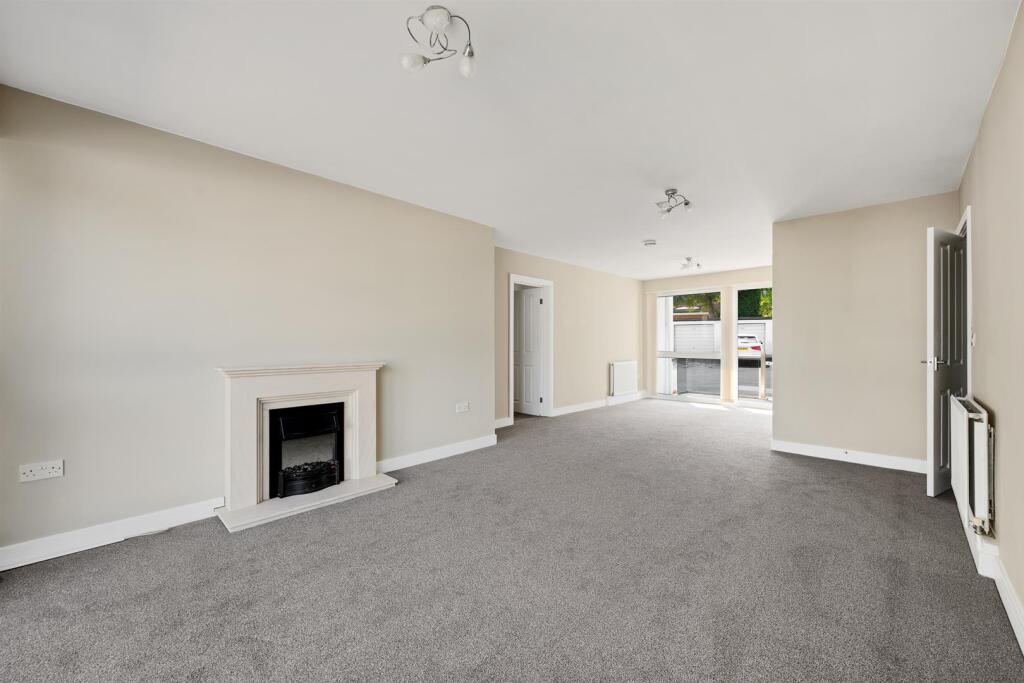 Apartment in London, Shortlands - View 3