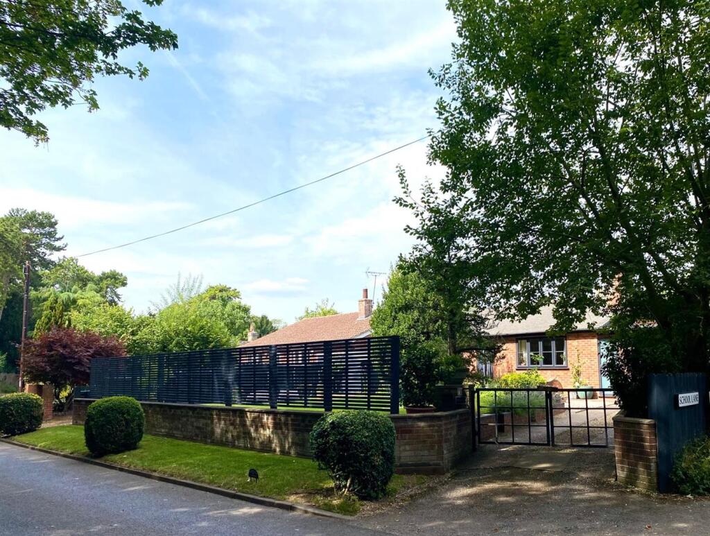 3-bed bungalow on Newark Road, Caunton, Newark, £350,000