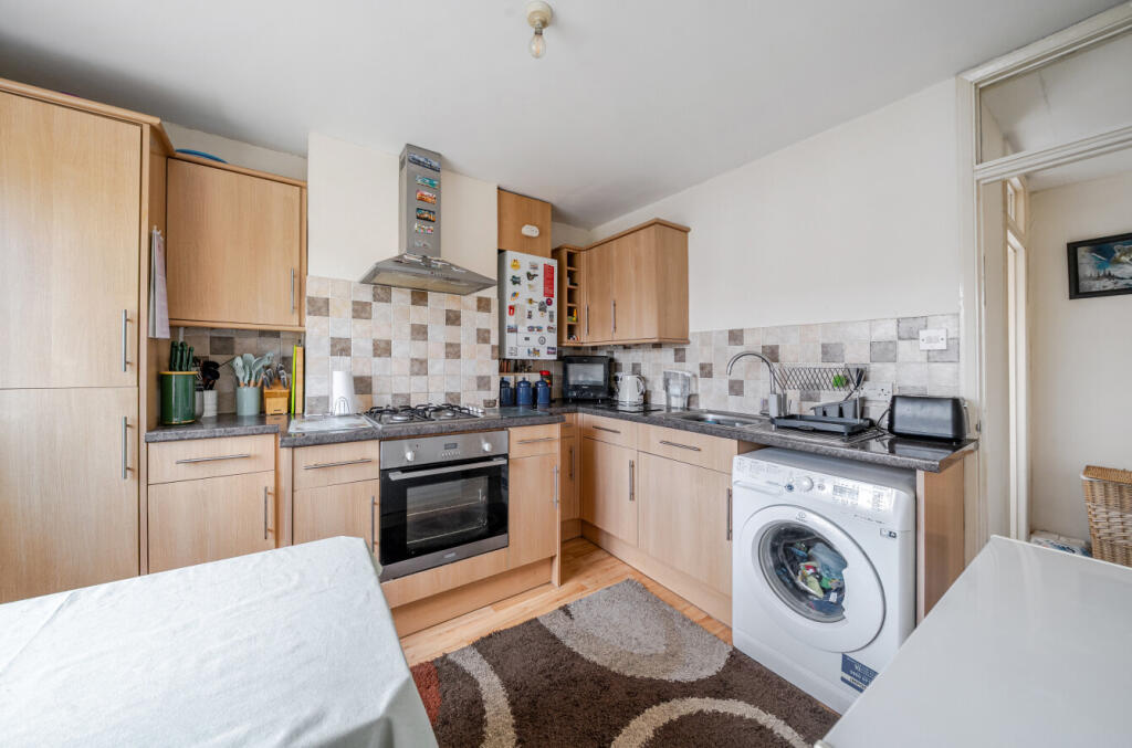 Apartment in Guildford, Surrey - View 2