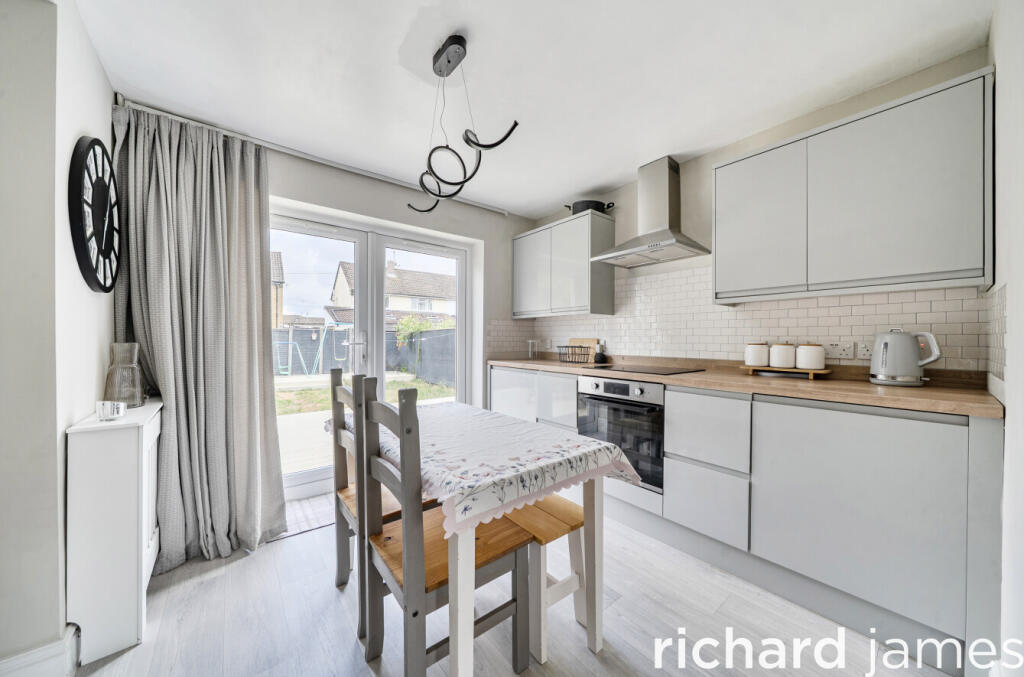 Pound Close, Lyneham, SN15 photo 3