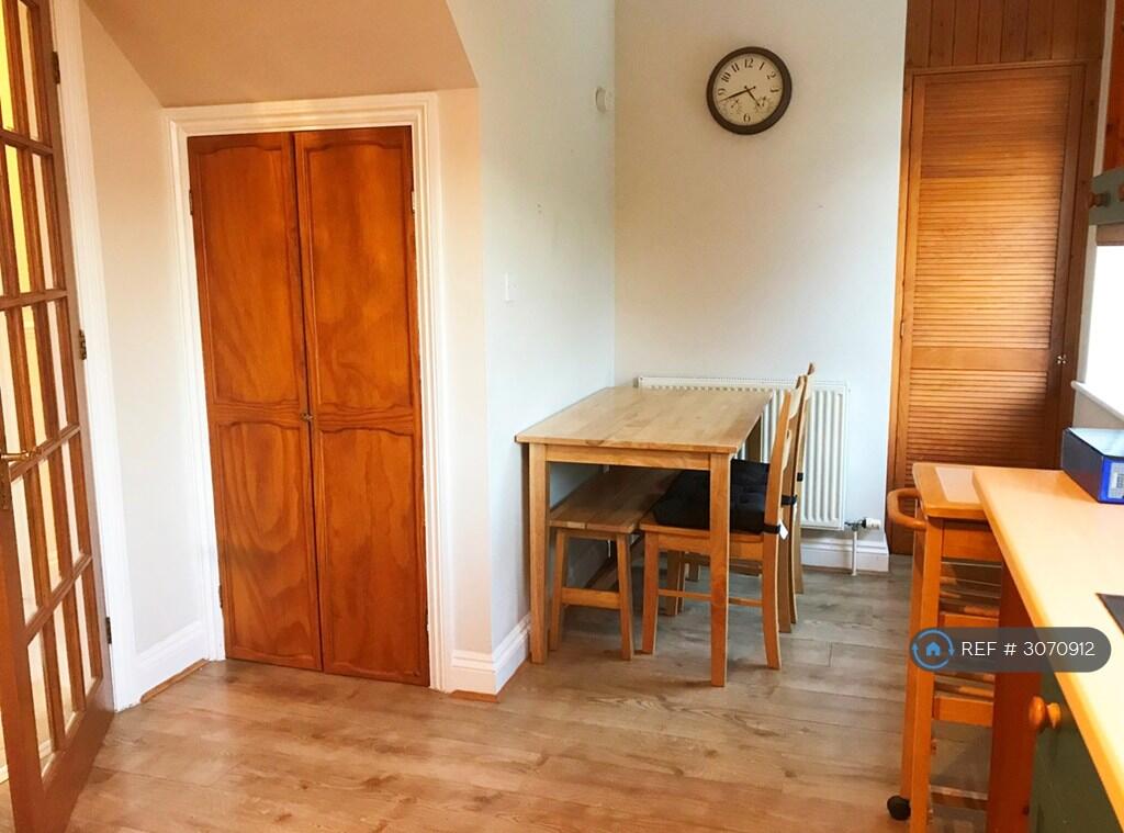 Apartment in Poole - More