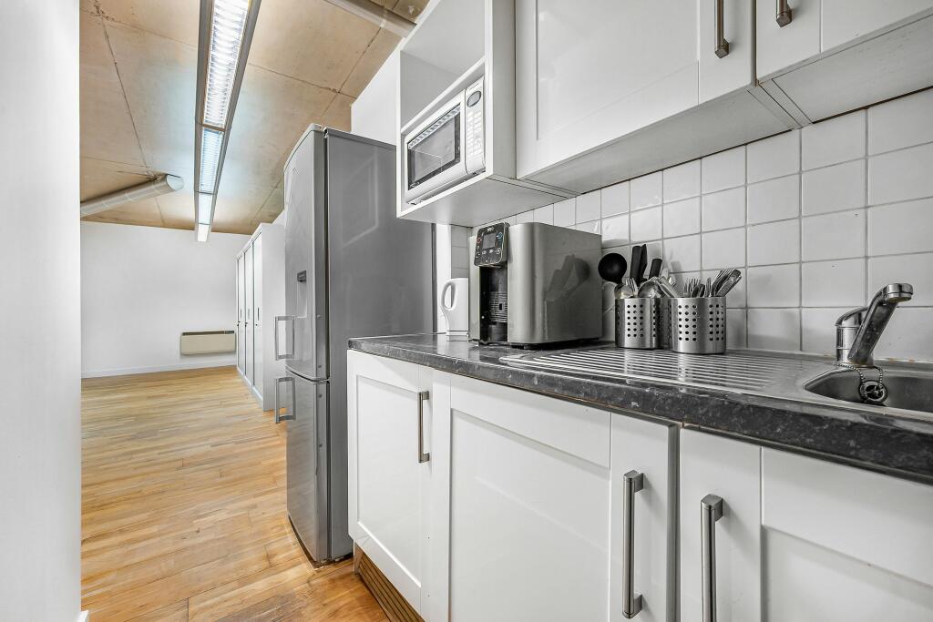 KITCHEN 2.jpg