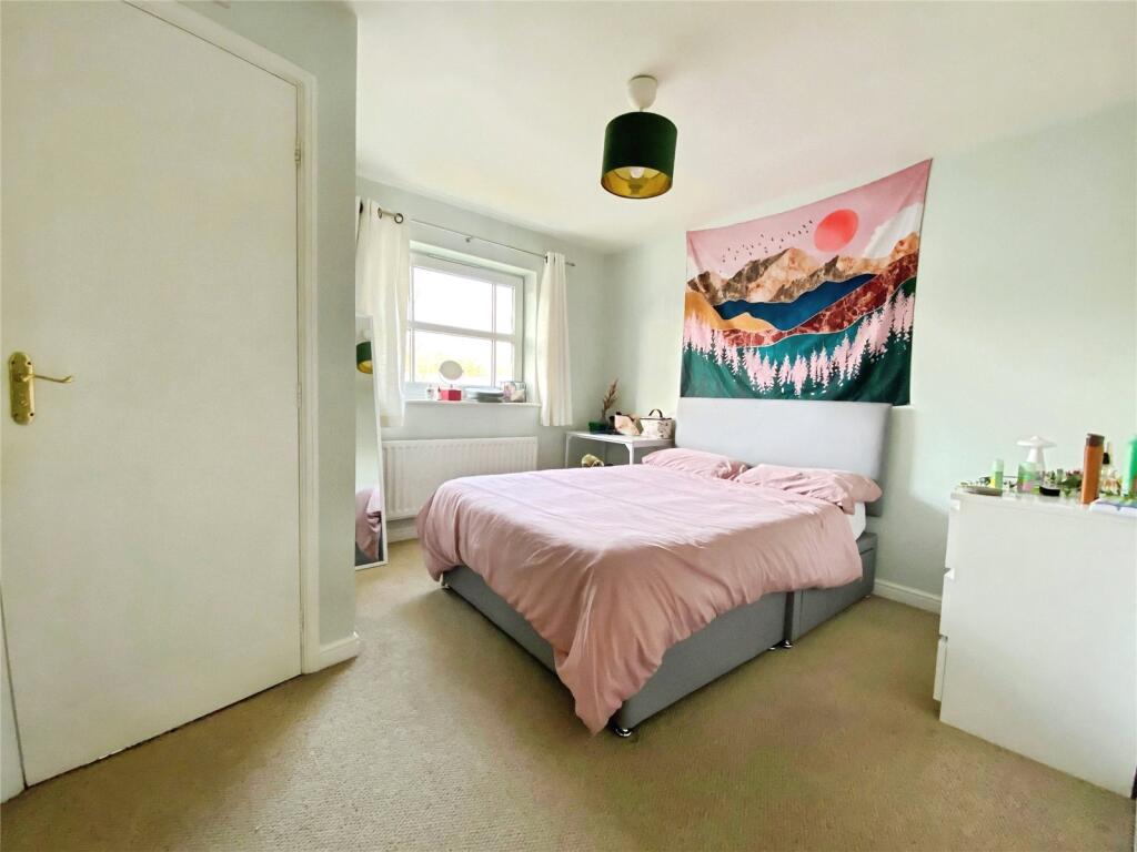 Howell Close, Arborfield, Reading photo 4