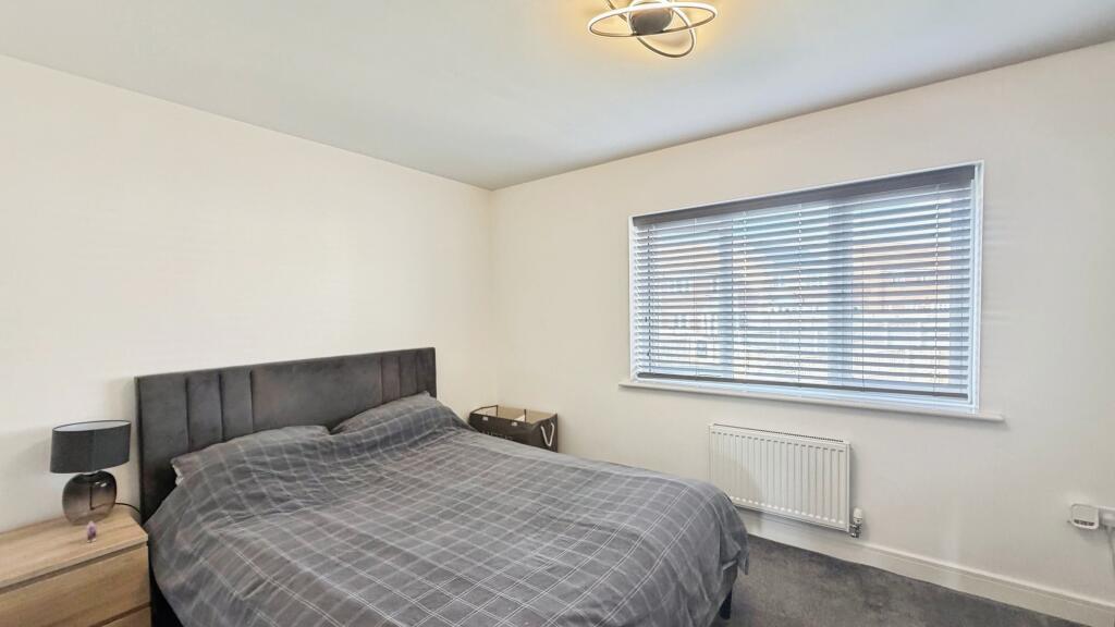House in Wakefield, Prince's Gate, Chequerfield - More